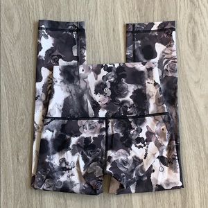 Lululemon Wunder Under Hi-Rise Luxtreme - Size 4